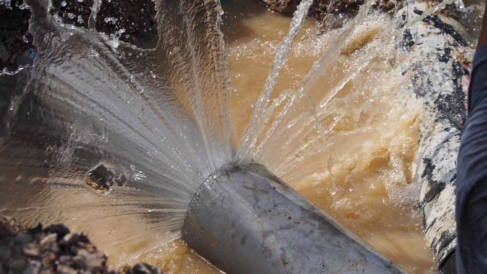 Burst UPVC water pipe prepared for trenchless pipe bursting using HOG (Horizontal Offset Ground) template method